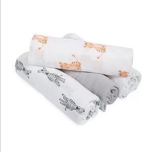 aden + anais™ essentials Safari Babes 4-Pack Classic Muslin Swaddles